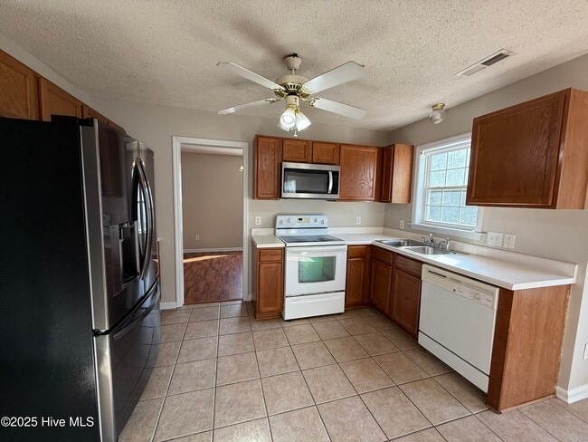 Foto del edificio - 142 Forest Bluff Dr