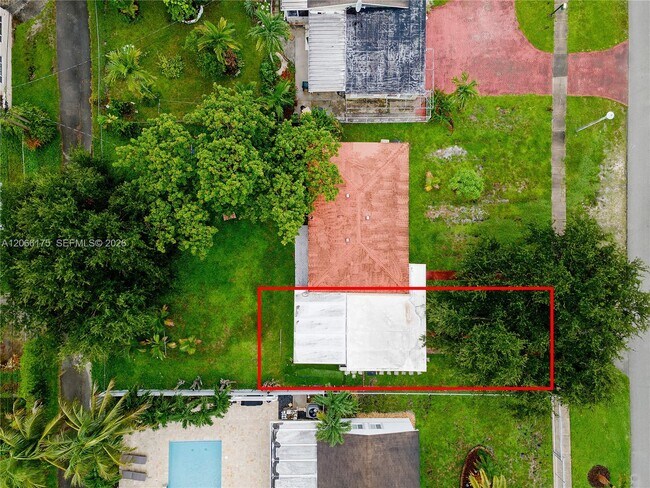 Foto del edificio - 1545 NW 130th St