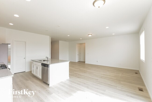 Building Photo - 14593 Normande Dr