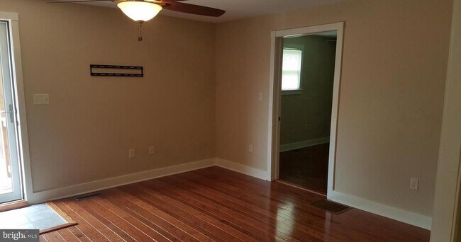 Building Photo - 9662 Teffeteller Ln