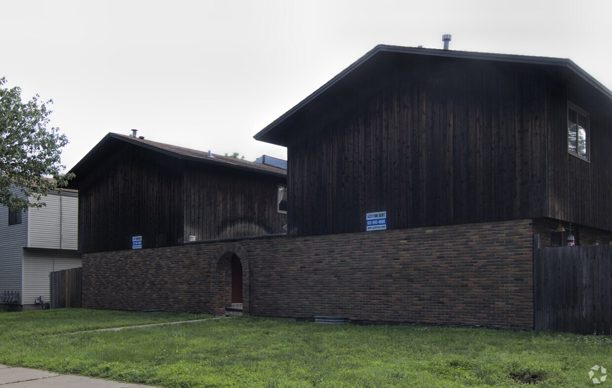 Building Photo - 947 17th Ave SE