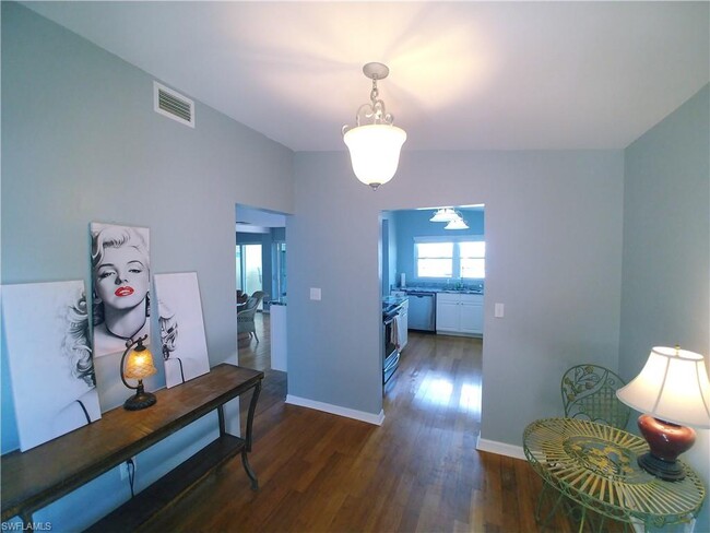 Foto del edificio - 4256 Pine Island Rd