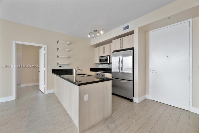 Foto del edificio - 79 SW 12th St