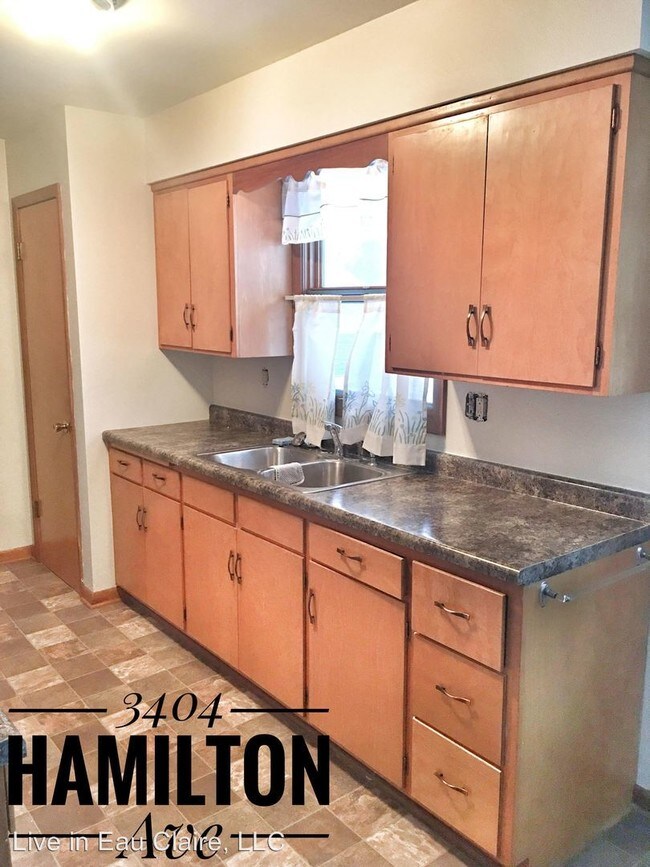 Building Photo - 3404 E Hamilton Ave