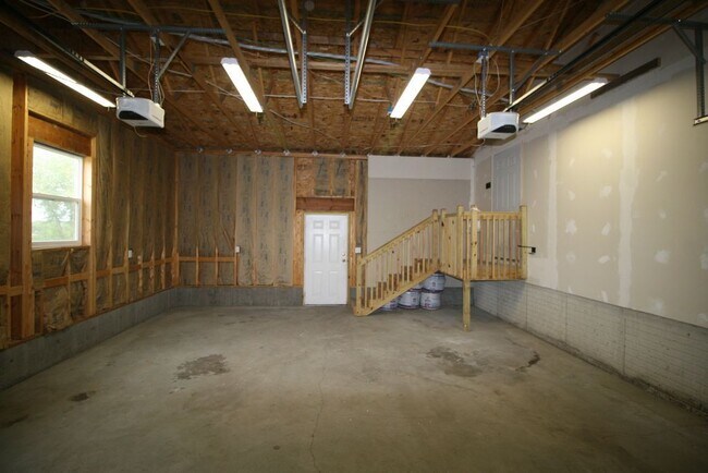 Foto del edificio - 215 Greenbush Dr