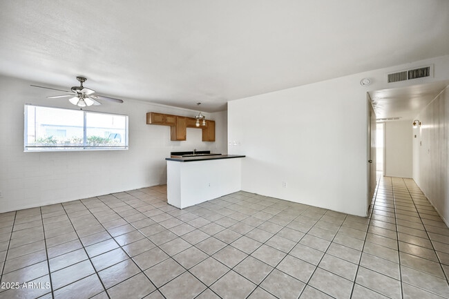 Building Photo - 1710 E Ocotillo Rd