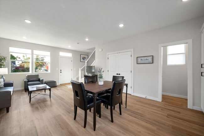 Building Photo - Move In Special Up to 3 Month's Free- Newb...