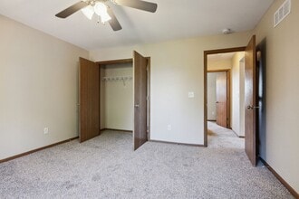 Building Photo - 1022 NW Willow Dr