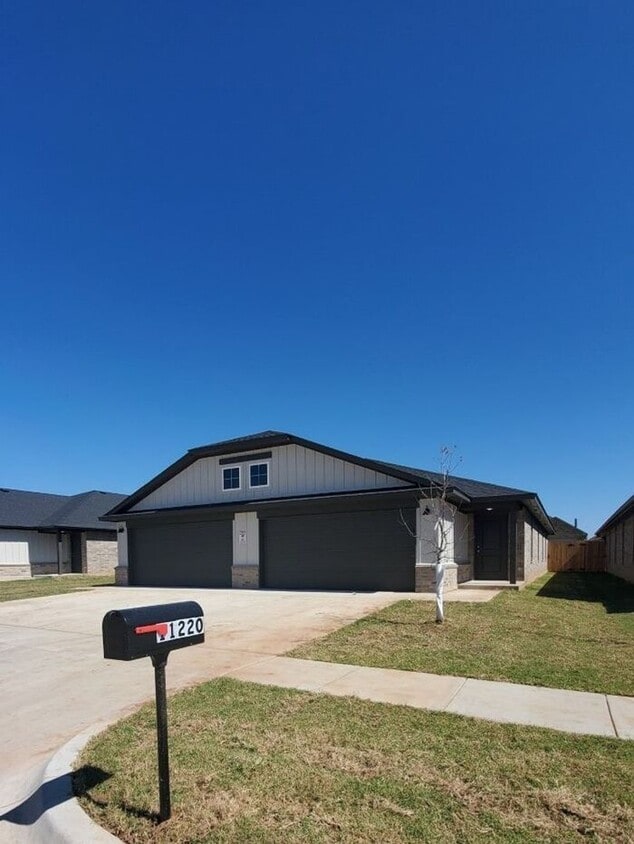 3 Bed 2 Bath 2 Car Duplex in Chisholm Creek NW OKC - 3 Bed 2 Bath 2 Car Duplex in Chisholm Creek NW OKC