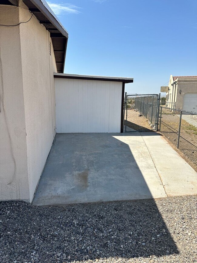 Building Photo - 4 bedroom Rental
