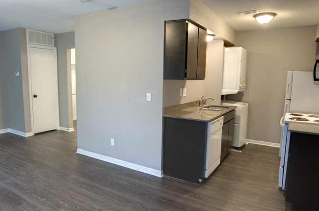 Building Photo - Oxford Oaks Apartments