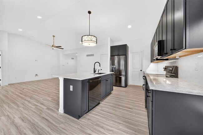 Foto del edificio - 203 Homestretch Ln