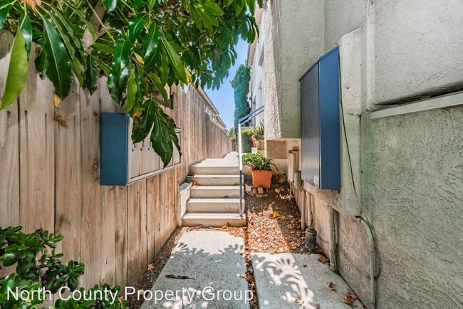 Building Photo - 1323 Pacific Beach Dr