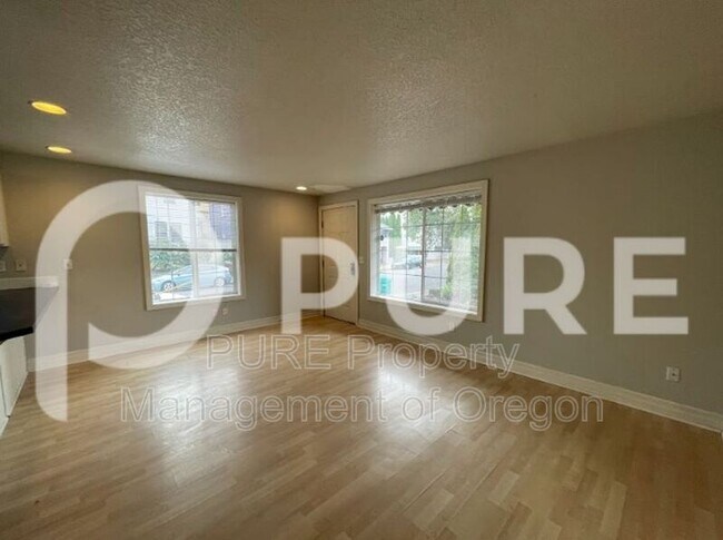 Building Photo - 1127 SE Stephens St