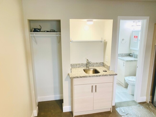 Building Photo - STUDIO AVAILABLE IN THE HEART OF DOWNTOWN LA JOLLA! ONLY $1,700/mo!