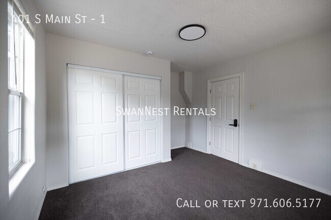 Foto del edificio - 401 S Main St