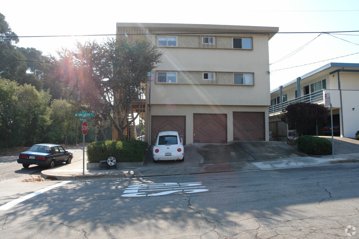 Primary Photo - 900 San Antonio Ave
