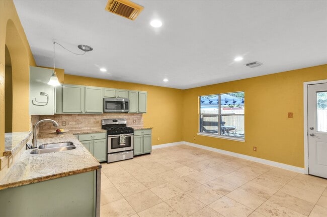 Foto del edificio - 914 Ivycroft Ln