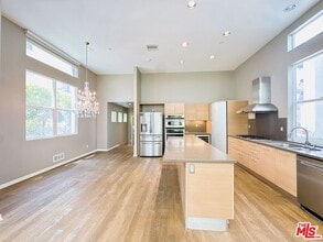 Building Photo - 6581 S Seabluff Dr