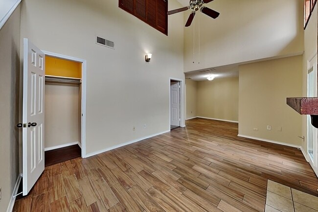 Building Photo - 9600 Royal Ln