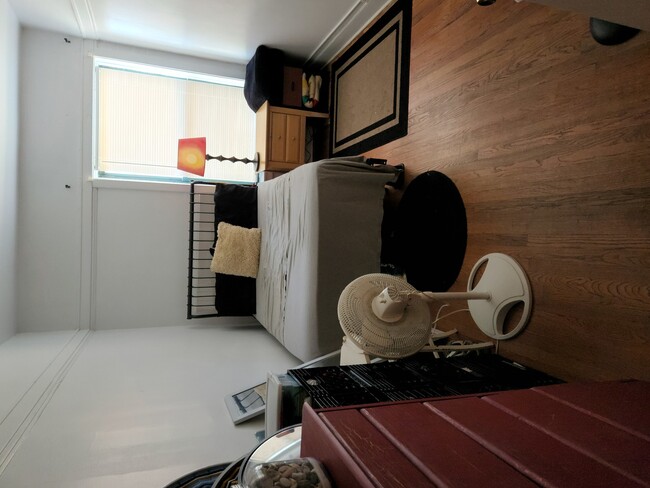 Building Photo - 911 W Irving Park Rd