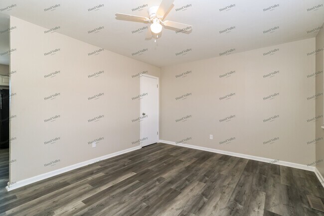 Foto del edificio - 230 Manning Ave