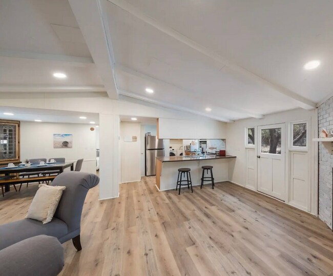 Building Photo - 1255 Songbird Dr