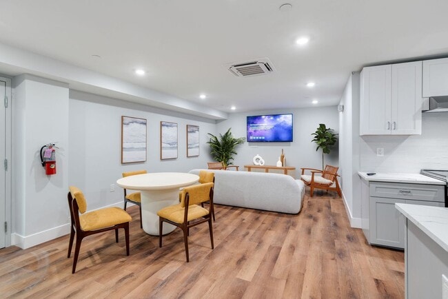 Interior Photo - The Dally