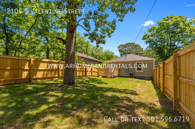 Building Photo - 2104 S Valentine St