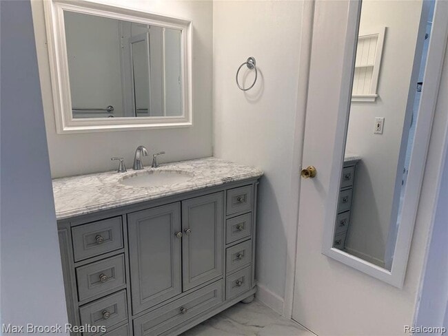 Building Photo - 1671 Cass Lake Rd