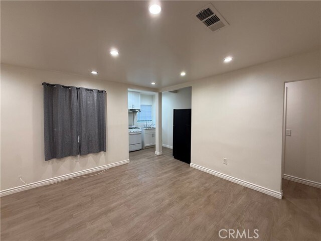 Building Photo - 7045 Lindley Ave