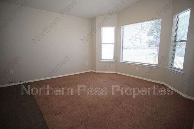 Foto del edificio - 10002 Cross St