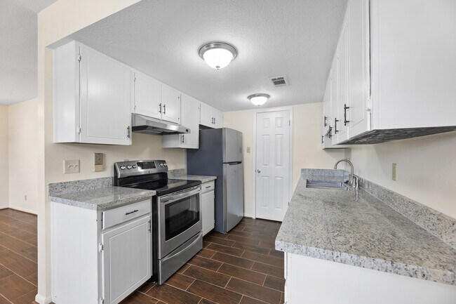Foto del edificio - 717 Cedar Bayou Rd