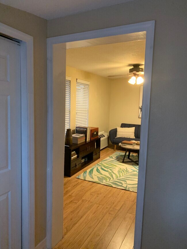 Foto del edificio - 5902-5902 N Cherokee Ave