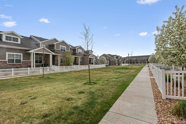 Building Photo - 3 Bedroom Townhome in Windsor
