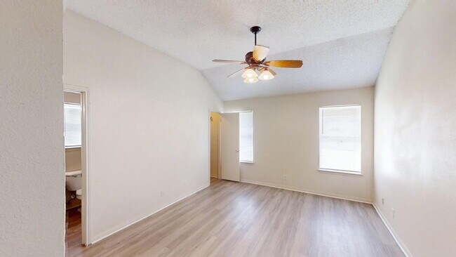 Foto del edificio - 2802 Woodlands Dr