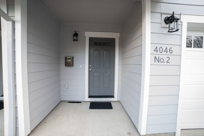 Building Photo - ALFOJ03