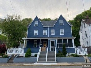 Building Photo - 454 Undercliff Ave