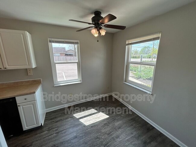 Building Photo - 92 W Franklin St