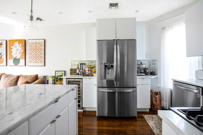 Building Photo - 14 Smythe St