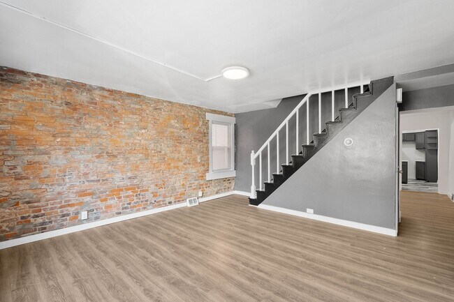 Building Photo - LUXURIOUS 2 BEDROOM HOME AVAILABLE IN SOUT...