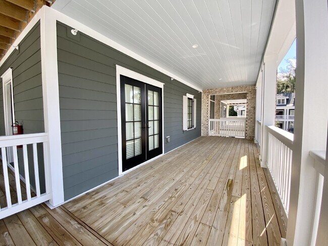 Building Photo - Two Bedroom Apartment Walking Distance to Downtown Bluffton!