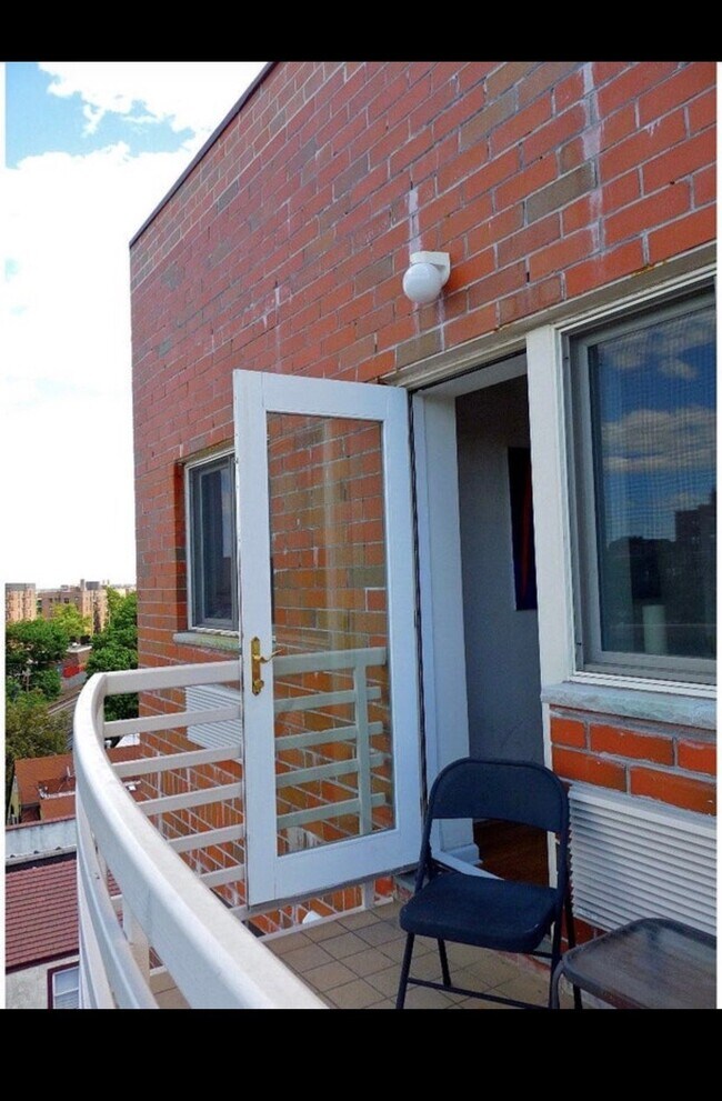Foto del edificio - 81-35 Lefferts Blvd