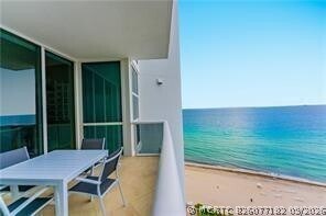 Foto del edificio - 18101 Collins Ave