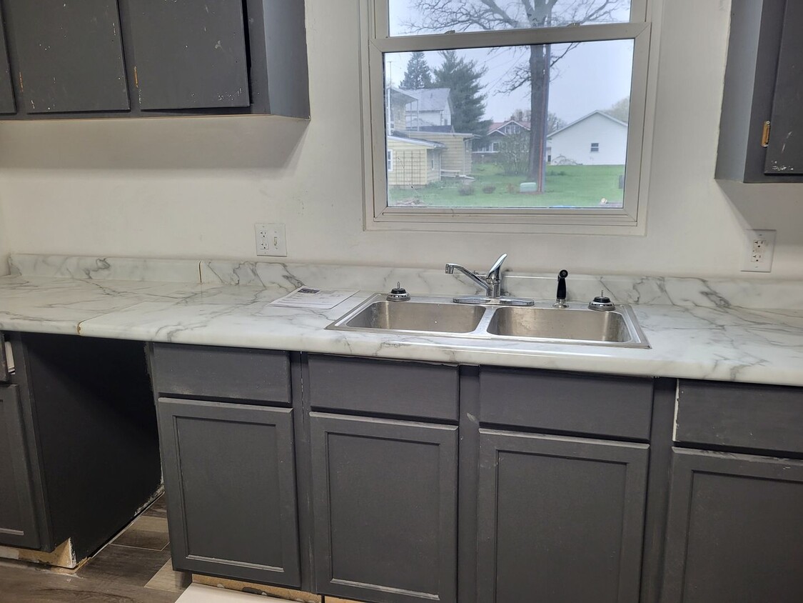 Primary Photo - Large 2 Bedroom house in Ackley