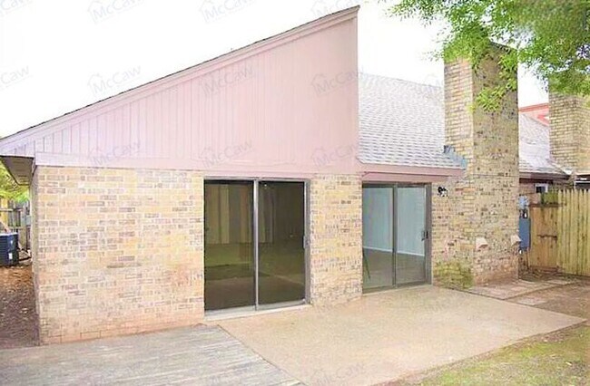 Building Photo - 204 Yorkshire Ct