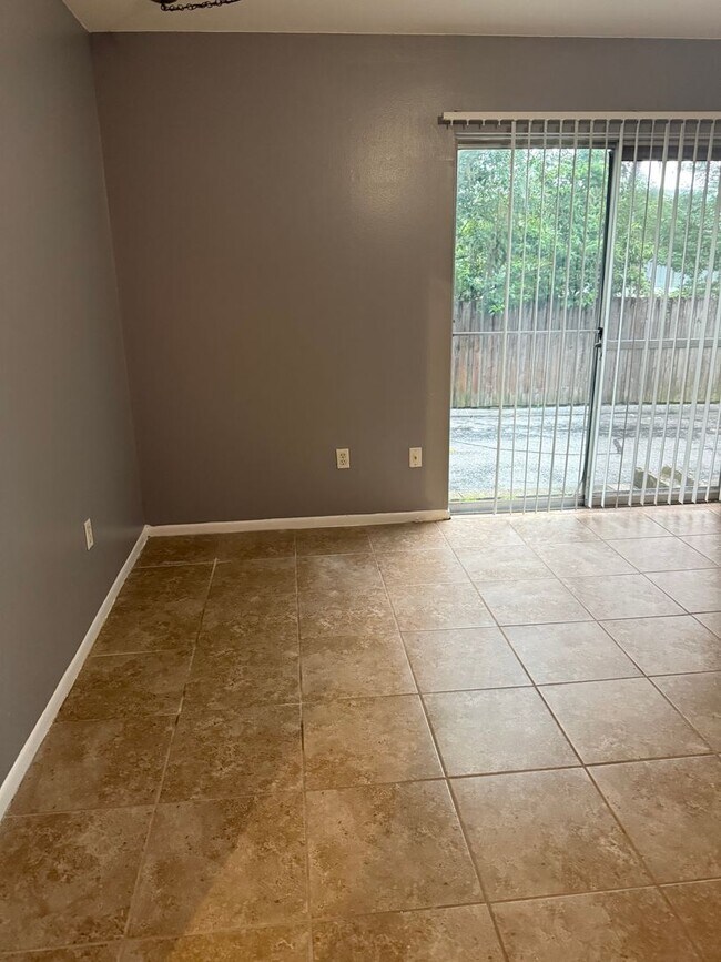 Foto del edificio - 1 Bd/1 Ba near UF- Apartment for Rent