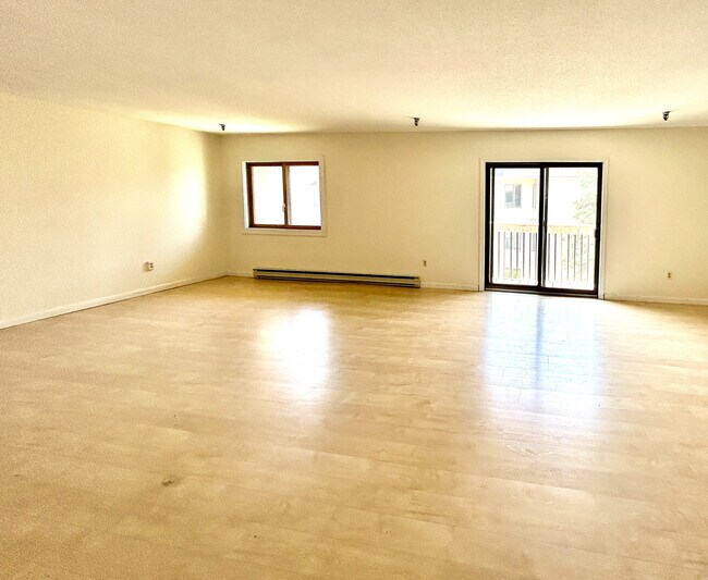 Foto del edificio - Hill Gardens Condo Association