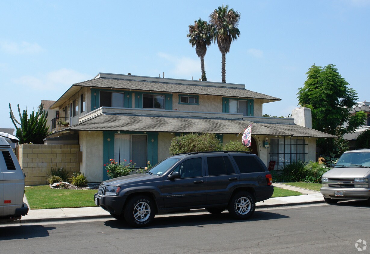 Building Photo - 17071 Evergreen Cir