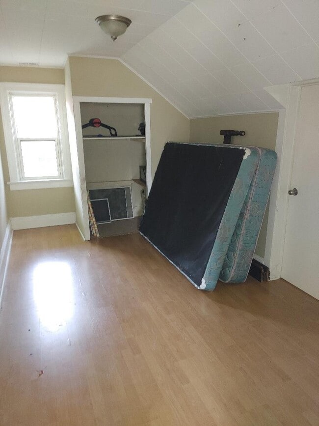 Building Photo - 1184 Moy Av
